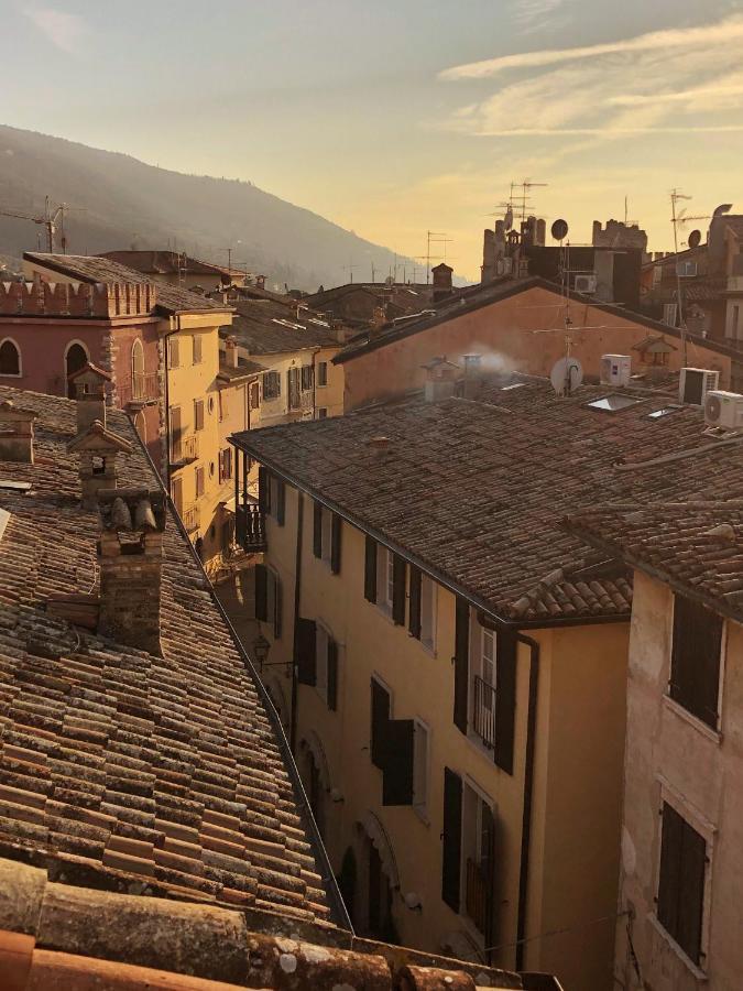 Red House With Lake View Torri Del Benaco Exterior foto